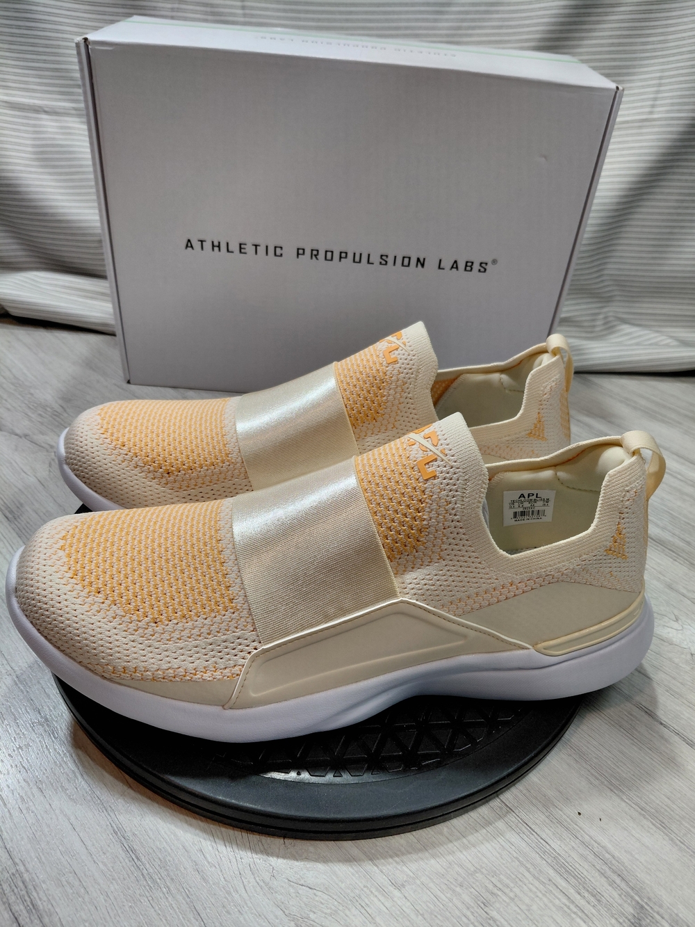 NEW APL Men TechLoom Bliss Slip-On Comfort Sneaker Mango Vanilla White SIZE 10.5